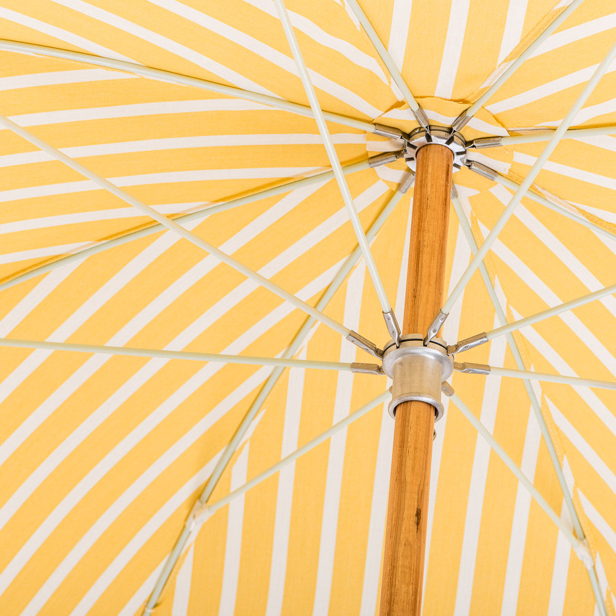 Parasol frangé Premium Beach - Monaco Mimosa Stripe | Business & Pleasure Co.